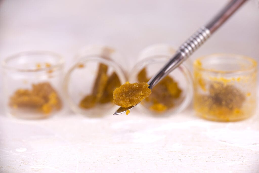 live resin in jars with a dabber